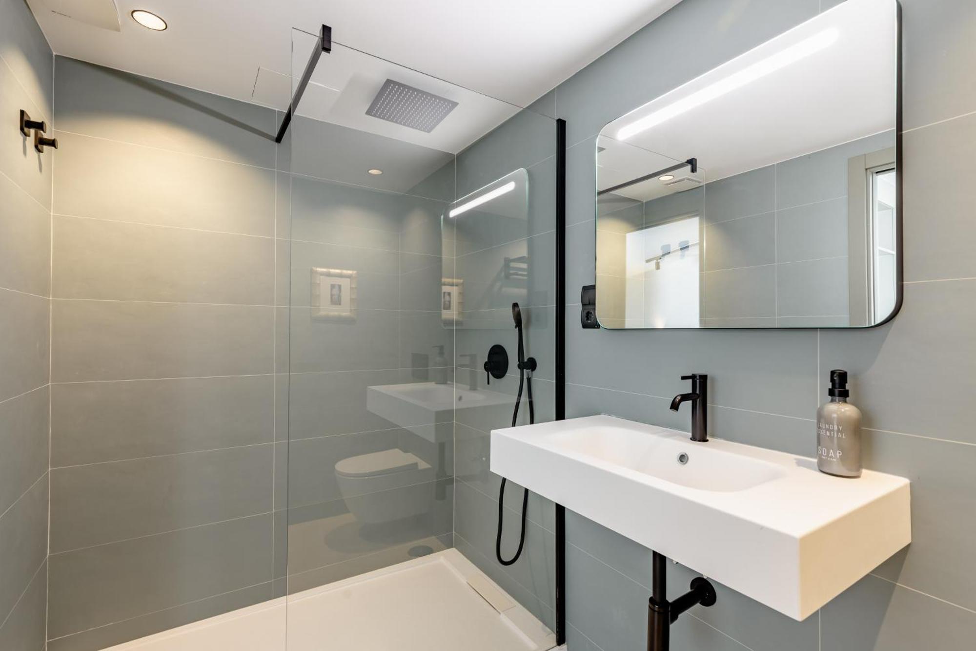 Atarazanas Suite, Atico Con Terraza Malaga Exterior photo